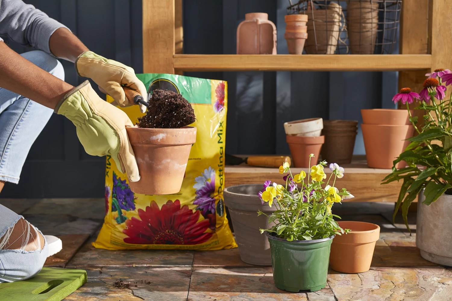 Miracle-Gro Soil & Soil Amendments 16-Quart Potting Soil Mix 4 Miracle-Gro Soil & Soil Amendments 16-Quart Potting Soil Mix - Image 4