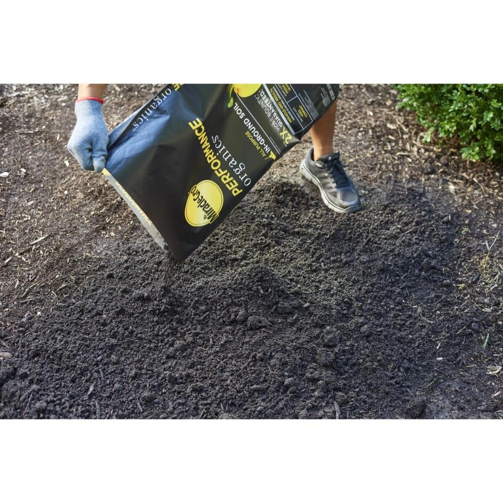 Miracle-Gro Soil & Soil Amendments 1.3-cu ft Organic Garden Soil 4 Miracle-Gro Soil & Soil Amendments 1.3-cu ft Organic Garden Soil - Image 4