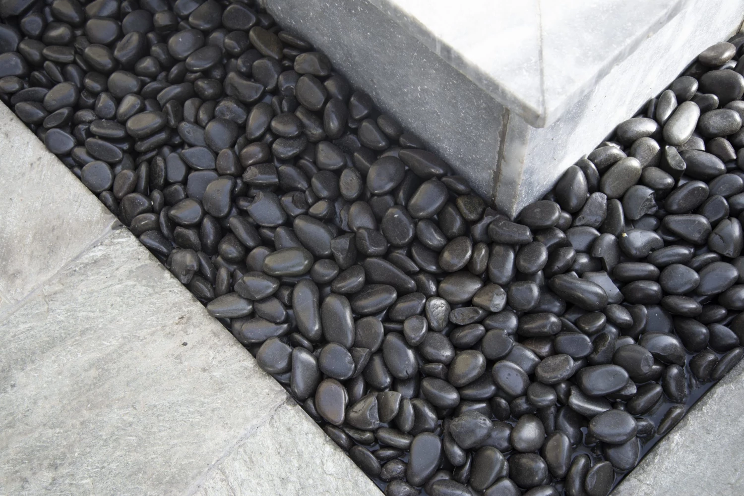 WonderLand Landscaping Rock 0.4-cu ft Black Decorative Rock 5 WonderLand Landscaping Rock 0.4-cu ft Black Decorative Rock - Image 5